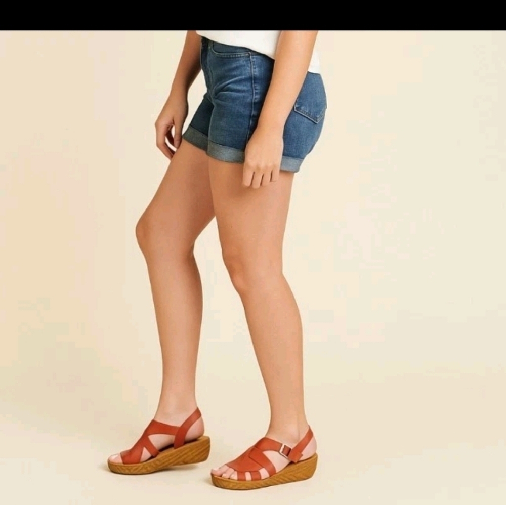 Korks Womens Brown Fallon Chunky Criss Cross Leather Chunky Sandal 8